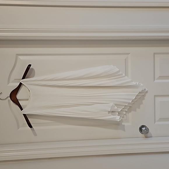 Sleeveless Blouse - Picture 1 of 3